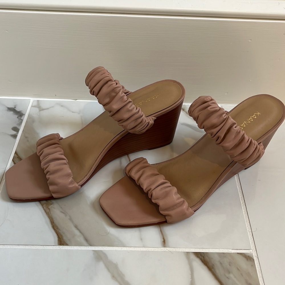 Kaanas “Alana” wedge